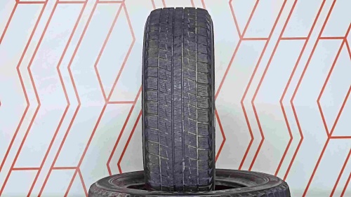 Шины Bridgestone Blizzak Revo1 215/60 R16 -- б/у -